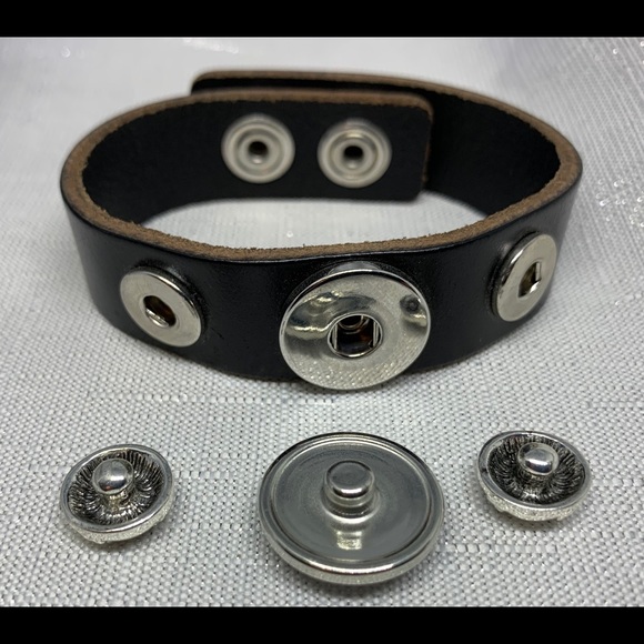 🏈Chiefs Leather 3 Charm Snap Button Bracelet - Picture 3 of 3